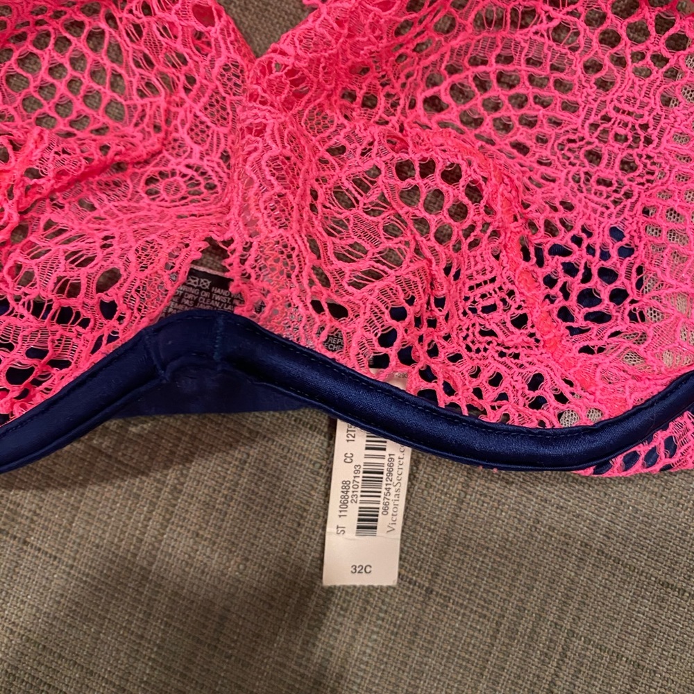 VS BRA - Picture 3 of 3